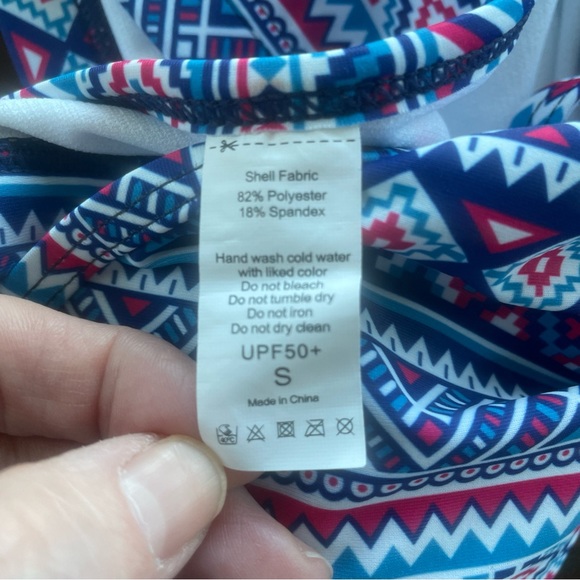 New UPF 50+ Adjustable Strap Removable Pads Aztec Print Swim Top Size Small - Picture 8 of 10